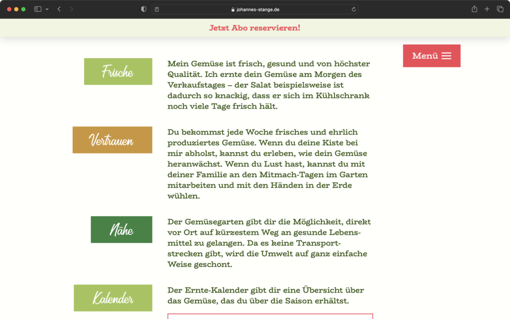 Website-Ausschnitt mit Texten zu Frische, Vertrauen, Nähe und Kalender von Gemüse, jeweils mit farbigen Kästchen und einem roten Menü-Button.