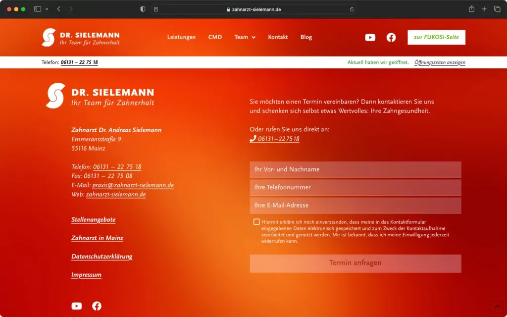 Footer der Webseite von Dr. Sielemann mit Kontaktdaten, Öffnungszeiten, Links zu Stellenangeboten, Datenschutz, Impressum und einem Kontaktformular zur Terminvereinbarung.