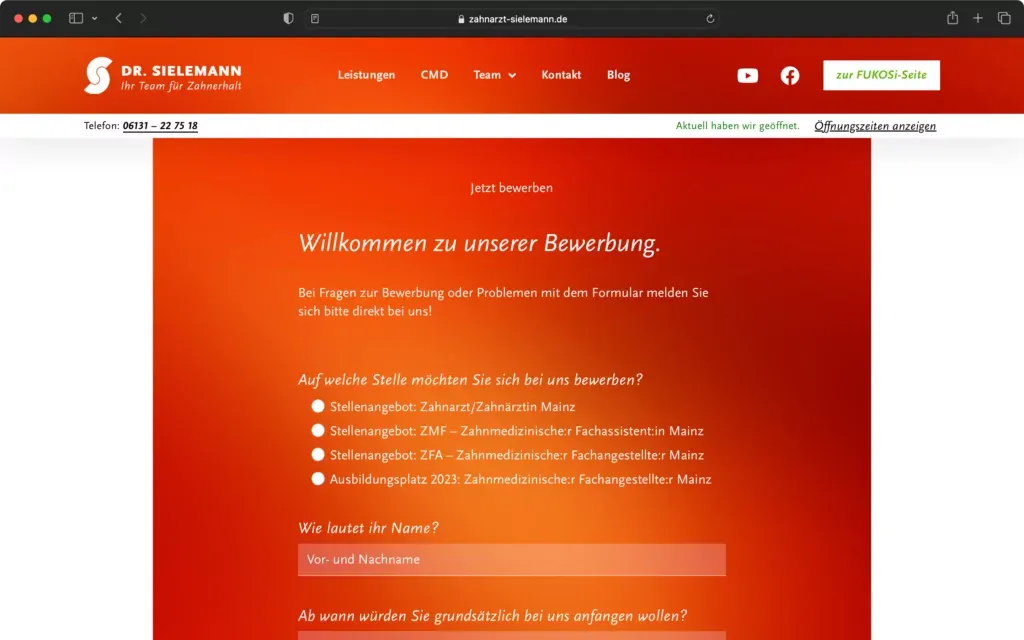 Digitales Bewerbungsformular der Zahnarztpraxis Dr. Sielemann mit Stellenangeboten und Eingabefeldern für Name und gewünschtes Startdatum.