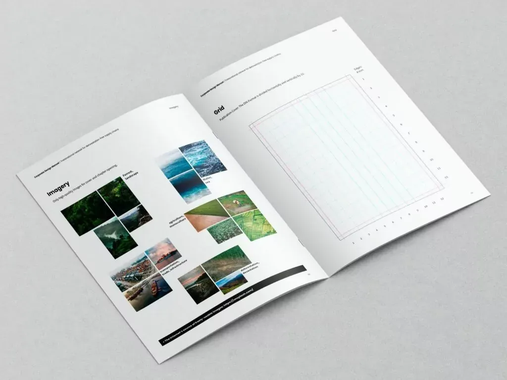 Geöffneter Design-Manual mit Bildbeispielen von Landschaften und einem Rasterdiagramm auf weißen Seiten vor grauem Hintergrund.