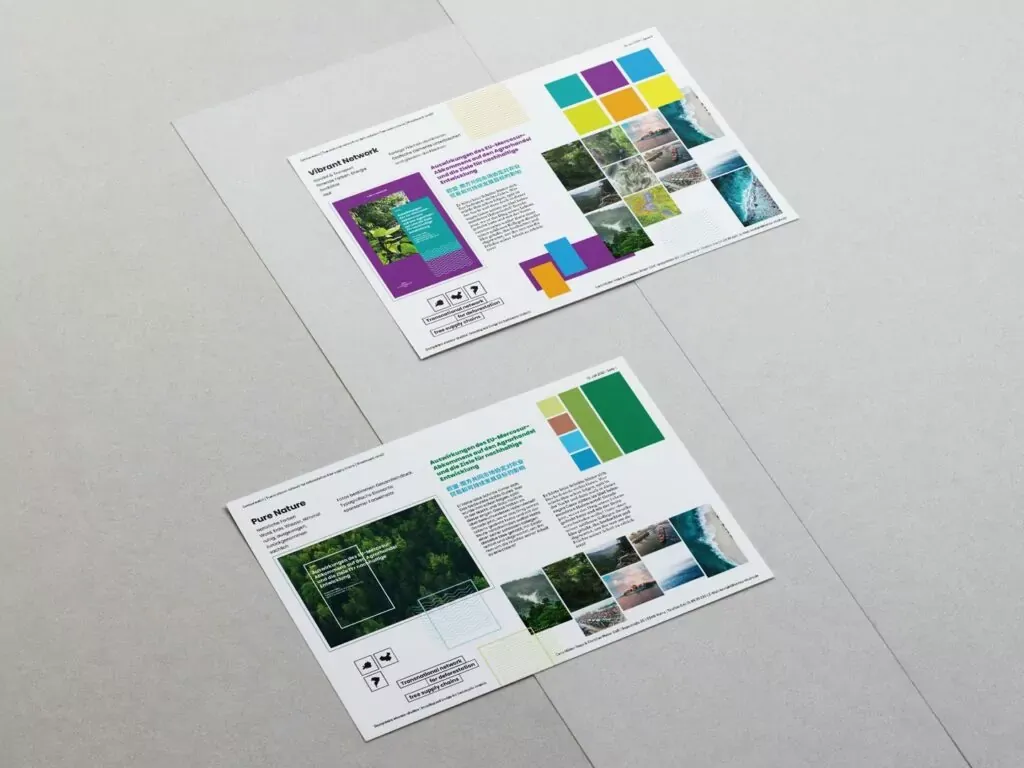 Zwei auf grauem Untergrund liegende Informationsblätter mit Texten, Farbfeldern und Naturfotos, darunter Wald- und Meeresbilder.