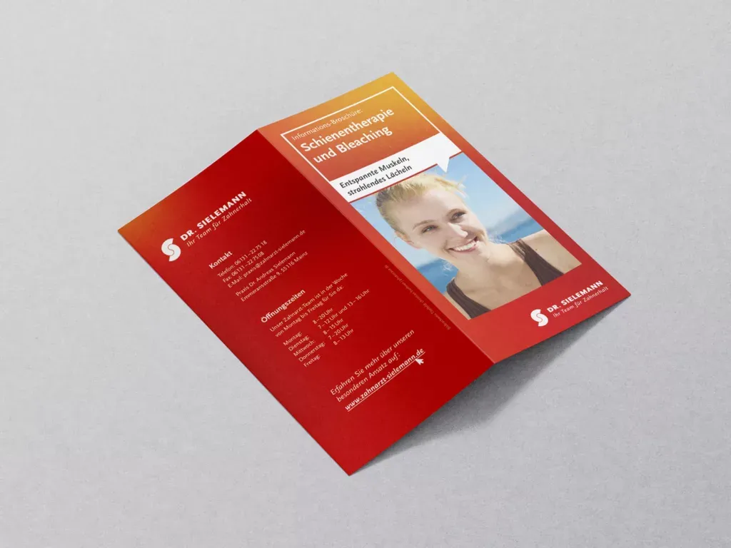 Informationsflyer für Zahnarztpraxis Dr. Sielemann aus Mainz. Thema: Schienentherapie und Bleaching, Außenseiten